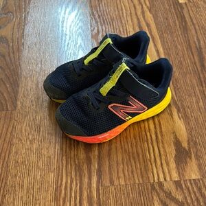 New Balance Navy and Yellow Sneakers with Slip-On Design and Vibrant Accents